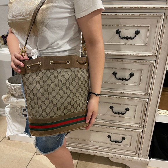 Gucci Handbags - Vintage Gucci drawstring bucket bag